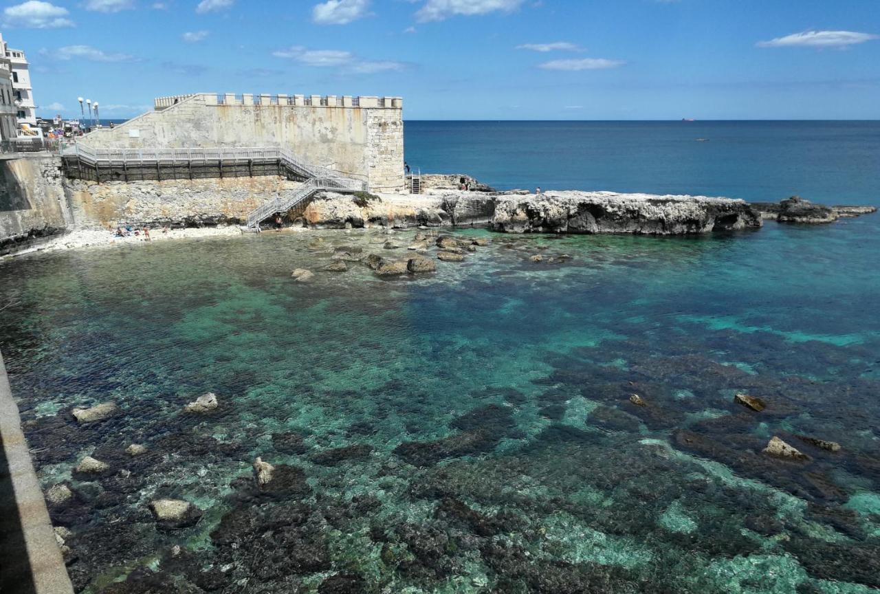 Casa Nagale- Una Suite Di Charme Nel Cuore Di Ortigia A 50 Mt Dal Mare Syracuse Exterior foto